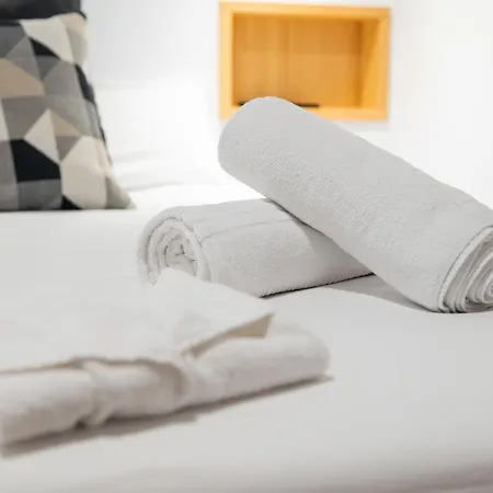 - Eixample Pb Apartament